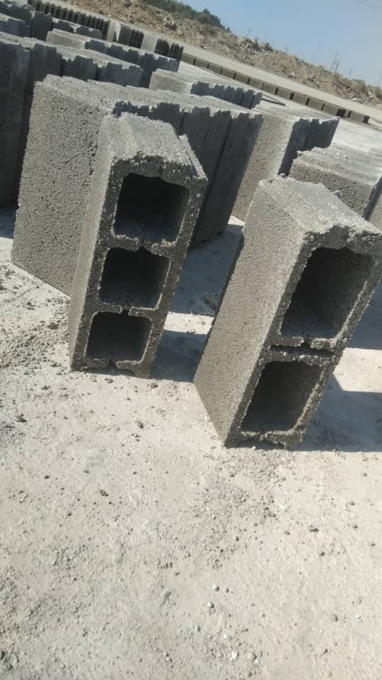 بلوک 40*15 پوکه ای سه خونه.  اتومات دارا فاق و زبانه